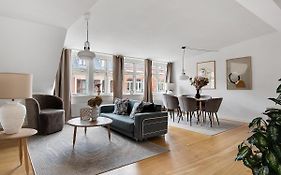 Sanders Leaves - Precious Two-Bedroom Penthouse In Downtown Copenhagen